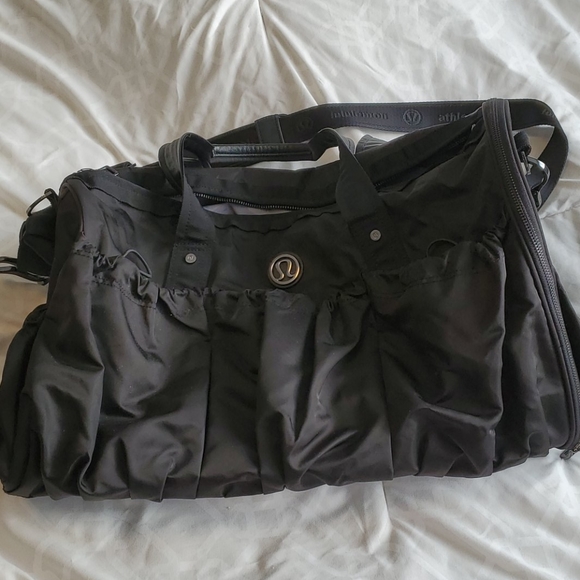 lululemon athletica Handbags - Lululemon Duffel/Travel/Gym bag